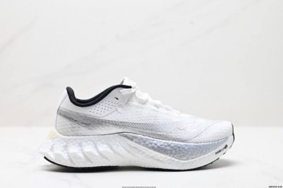 公司级Saucony索康尼 Endorphin Pro系列啡鹏4男女低帮缓震跑步鞋 索康尼推出的Endorphinpro4跑鞋是一款外观激进但脚感舒适的跑鞋，采