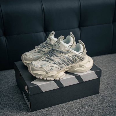核心私 Adidas Xlg Runner Deluxe 潮流前卫科技 休闲运动老爹鞋 未来科技主义线条勾勒前卫张力 呈现饱满立体的3D感鞋身 浑厚中底搭载轻薄