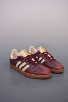 230 Adidas Samba Og 复古桑巴板鞋 纯原大厂出品 这款桑巴鞋展示了高质量的工艺 带有装饰的超锁缝制和无缝的手感 柔软、柔软的皮革造型和标志性