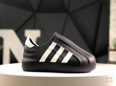 110 阿迪达斯 Ad Adifom Superstar 贝壳头版一脚蹬系列休闲运动鸭掌鞋“ 似乎是玩经典鞋款上瘾了 继贝壳头棉鞋之后 时下流行趋势的贝壳头一体