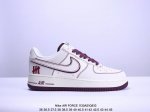 公司级耐克 Nike Air Force 1 ’07 空军一号低帮百搭休闲运动板鞋。柔软、弹性十足的缓震性能和出色的中底设计，横跨复古与现代的外型结合，造就出风