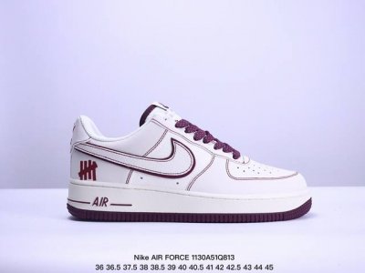 公司级耐克 Nike Air Force 1 ’07 空军一号低帮百搭休闲运动板鞋。柔软、弹性十足的缓震性能和出色的中底设计，横跨复古与现代的外型结合，造就出风