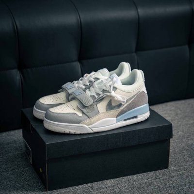 250 核心私 Nike Air Jordan Legacy 312 Low 乔丹 Aj 312 最强三合一混合版 有着交错结合的设计，它的名字就展现出它所包含