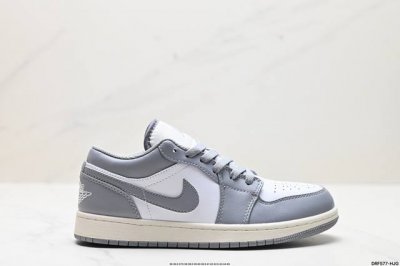 公司级nike Air Jordan 1 Low Aj1乔1低帮休闲板鞋 同步官方配色 原档冲孔鞋头 四线拉帮 鞋舌高弹海绵填充 官方货号:553558 040