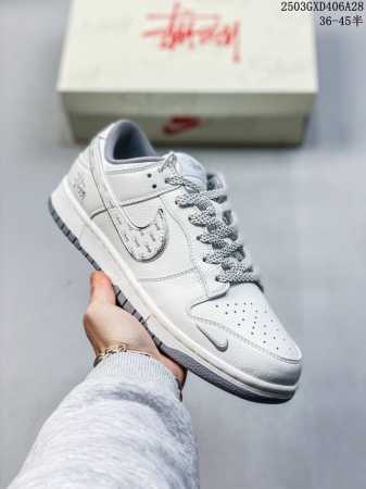 310 海外爆款限量发售！公司级 Nike Sb Dunk Low“斯图西系列——字幕白勾” 周年高端定制 低帮休闲板鞋 定制鞋盒 大厂纯原品质出货 超高清洁度 - 点击图像关闭