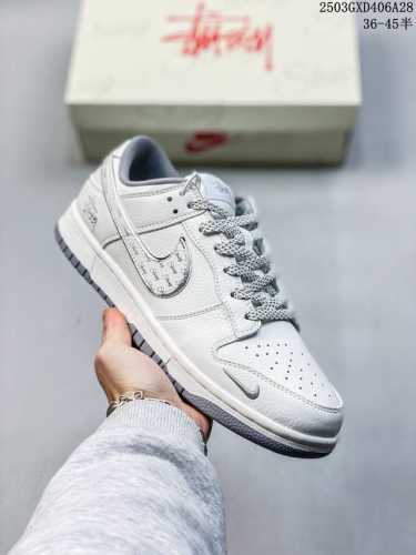 310 海外爆款限量发售！公司级 Nike Sb Dunk Low“斯图西系列——字幕白勾” 周年高端定制 低帮休闲板鞋 定制鞋盒 大厂纯原品质出货 超高清洁度