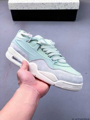 Air Jordan Aj4 Rm 重制版低帮复古篮球鞋 实拍首发 采用了低帮的设计 并保留了众多Aj4的经典元素 鞋身以皮革 麂皮材质拼接打造 Aj4经典的T