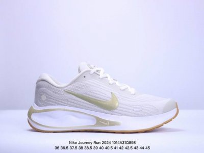 公司级nike Journey Run 2024跑步鞋 使用了新型的缓震材料 脚感偏韧 后跟有加厚的海绵填充 鞋子前掌和后掌做了加宽设计 增加了跑步时的稳定性