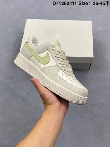 Nk Air Force 1′07 Low 空军一号低帮百搭休闲运动板鞋 Ib3881-001 柔软、弹性十足的缓震性能和出色的中底设计 横跨复古与现代的外型结