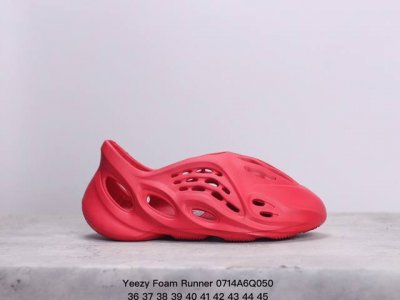 阿迪达斯 椰子鞋洞洞鞋foam外穿凉鞋防滑软底踩屎感夏款男女款凉拖鞋 酷似洞洞鞋的 Yeezy Foam Runner 更多实物照在网上曝光，今夏打算尝鲜的朋友