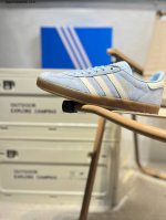Adidas Originals Gazelle Indoor 复古单品自1960年代发售以来，“Gazelle”系列凭借其古典复古魅力，一直备受喜爱。如今，该