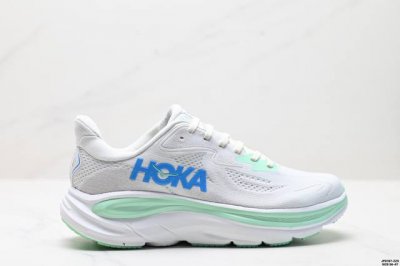 公司级小红书推荐Hoka M Clifton 10 全新配色 这个品牌来自于新西兰的毛利语，Hoka表示大地，One One表示飞越，连起来就是飞越地平线，On