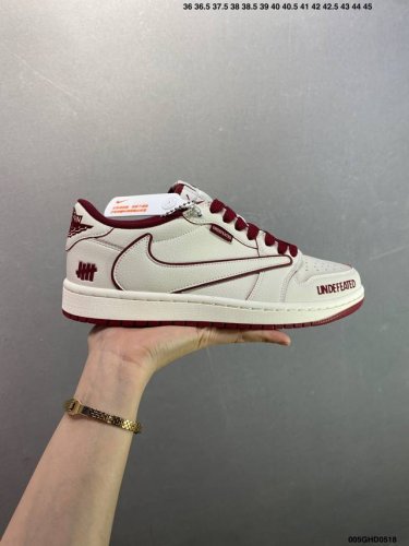 公司级Undefeared X Air Jordan 1 Low 绿色 此款主张打破传统的工业化流水线设计限制 以Made By Ideas的超级创意为理念 集