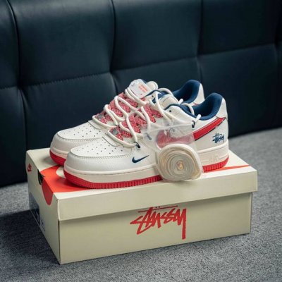 Air Force 1 原装级别 原楦头原纸板 打造纯正空军版型专注外贸渠道 全掌内置蜂窝气垫 原盒配件 原厂中底钢印、拉帮完美 货号：Sj1198 300 尺