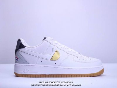 真标耐克nike Air Force 1 Mid 07 空军一号高帮百搭休闲运动板鞋。柔软、弹性十足的缓震性能和出色的中底设计，横跨复古与现代的外型结合，造就出