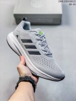 阿迪达斯 Adidas Supernova 马拉松专业赛事休闲运动跑步鞋 编织网布极强透气性 鞋面底部是一圈点胶 提升包裹感 掌跟差有10Mm 后跟有个弧度比较