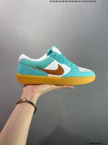 耐克Nike Sb Force 58是一款将前沿创新带入街头的单品，它具有硫化杯底，具有出色的耐用性和灵活性。使用帆布和绒面革，在饰面上放置通风口，它自始至终都
