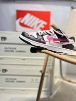 耐克Nike Dunk Low 板鞋Sb系列经典百搭休闲运动板鞋加厚鞋舌的填充 使舒适性大大提升 同时也更方便穿脱中底部分则加入了脚感柔软舒适Zoomair气垫