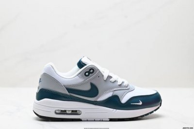 公司级Nike Air Max 1 耐克气垫 缓震 耐磨运动鞋 鞋身材质均选择皮革 织物 麂皮多种材质覆盖 保证质感的前提下 层次感也相当不错 带有开窗式 Ai