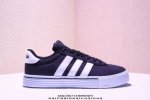 真标Adidas Daily 4.0 阿迪达斯 舒适百搭 低帮 板鞋 融合了复古与现代风格 简约而富有质感 整体线条流畅 轮廓分明 尽显时尚气息 鞋身采用经典的