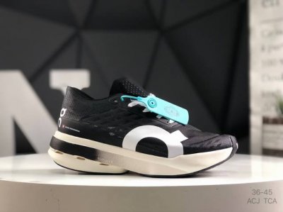 cioud Boom Strike 昂跑 新兴品牌轻便低帮跑步鞋 首发实拍 鞋款以网球为灵感的运动休闲鞋，大胆的复古外观与革新科技融合，助力运动生活的活力探索，