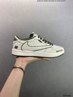 公司级Undefeared X Air Jordan 1 Low 绿色 此款主张打破传统的工业化流水线设计限制，以Made By Ideas的超级创意为理念，集