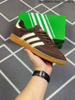Adidas Handball Spezial 官方正确版本 阿迪达斯经典款 复古休闲板鞋 全鞋采用反毛皮制作 牛筋耐磨大底 承载青春情怀的板鞋 经典三条杠装饰