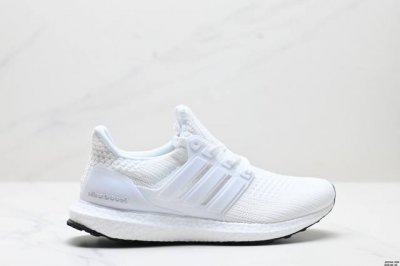 公司级阿迪达斯Adidas Ultraboost Light 耐磨缓震休闲运动跑鞋 采用网材搭配反光皮革鞋面 配上Stretchweb网格外底 提供非凡穿着体验