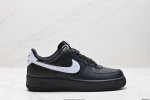 真标耐克nike Air Force 7 空军一号低帮百搭休闲运动板鞋。柔软、弹性十足的缓震性能和出色的中底设计，横跨复古与现代的外型结合，造就出风靡全球三十多
