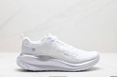 公司级nike Reactx Infinity Run 4马拉松 跑鞋 轻量鞋面搭配位于足弓处的全新板带设计 细致包裹双脚 Nike React泡棉中底 前后掌