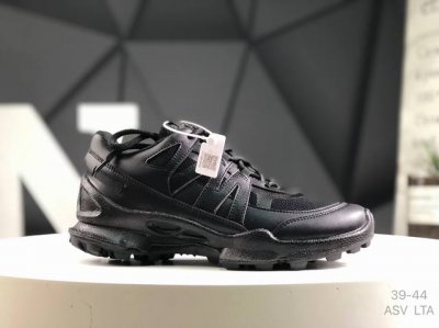 ecco 爱步 运动跑鞋 休闲鞋 公司级品质 钢印Logo 独家官网订制 精选进口材质 一比一开模 整体鞋面走线清晰精整 采用Ecco家族制鞋工艺 突显运动舒适