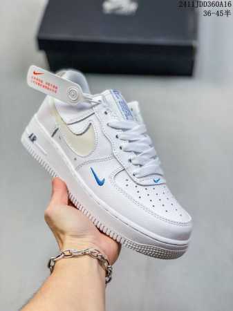 真标带半码耐克nike Air Force 7 空军一号低帮百搭休闲运动板鞋。柔软、弹性十足的缓震性能和出色的中底设计，横跨复古与现代的外型结合，造就出风靡全球 - 点击图像关闭