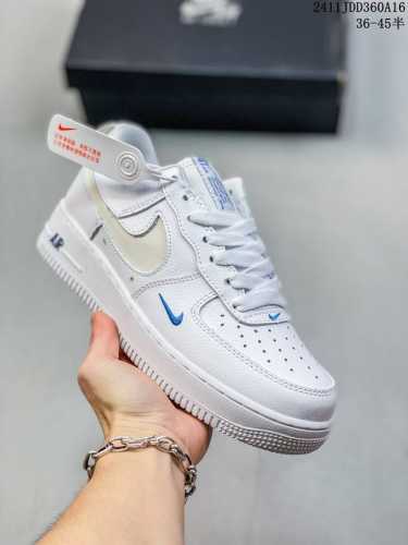 真标带半码耐克nike Air Force 7 空军一号低帮百搭休闲运动板鞋。柔软、弹性十足的缓震性能和出色的中底设计，横跨复古与现代的外型结合，造就出风靡全球
