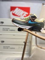 耐克Nike Air Max 90 经典复古小气垫缓震跑鞋 鞋面由皮和革织物打造，犀利的条线打造出酷劲十的足视觉效果 网布鞋增面强透气性，穿着为极舒适 经可典视