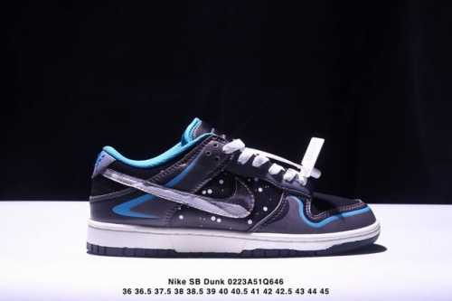 耐克Nike Sb Dunk Low Pro蝙蝠侠红 扣篮系列复古低帮休闲运动滑板板鞋。采用脚感柔软舒适Zoomair气垫，有效吸收滑板等极限运动在落地时带来的
