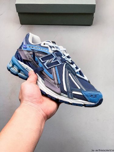 New Balance M1906Ri Nb宝藏老爹鞋款，复古元素叠加，质感超级棒，楦版型材料细节做工精细，货如实拍图 作为Nb最经典的档案鞋型之一，与 2一样