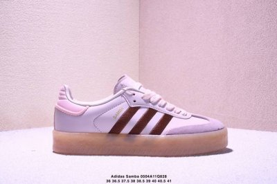 adidas Originals Samba W 百搭单品 Adidas Originals Samba 诞生于上世纪 50 年代，最早从传奇的室内足球鞋逐渐发