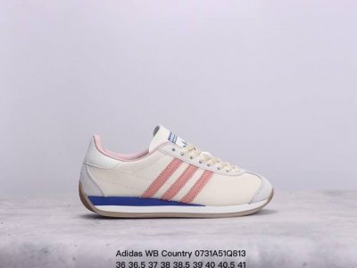 公司级阿迪达斯 Adidas Wb Country 生胶底 秀气大方的鞋型 气质修身。以现代设计融合复古跑步和足球风，采用锦纶和绒面革鞋面，灵感源自70年代 C
