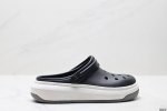 公司级Crocs 卡骆驰 Crocsband Full Force 圆头套脚 洞洞鞋 灵感来自于传统板鞋 始终秉承更具运动风格 鞋面孔洞设计 给炎热的夏季带来一