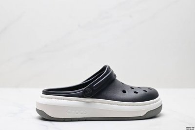 公司级Crocs 卡骆驰 Crocsband Full Force 圆头套脚 洞洞鞋 灵感来自于传统板鞋 始终秉承更具运动风格 鞋面孔洞设计 给炎热的夏季带来一