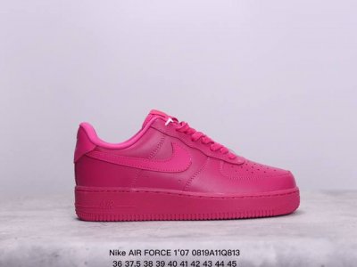 真标耐克nike Air Force 7 空军一号低帮百搭休闲运动板鞋。柔软、弹性十足的缓震性能和出色的中底设计，横跨复古与现代的外型结合，造就出风靡全球三十多