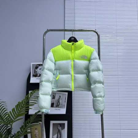 The North Face北面 詹娜肯豆同款 羽绒服 面料 + 特点： 1.三格采用rds认证高品质700高蓬松鹅绒填充，保暖性能更出色，轻便不厚重，压缩后的 - 点击图像关闭