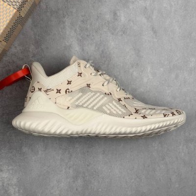 本地 核心私 阿迪达斯 Adidas Alphabounce Beyond M 阿尔法 Lv联名款休闲跑步鞋 阿尔法这款跑步鞋，采用弹力鞋面，舒适贴合，旨在为专