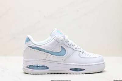 公司级耐克nike Air Force 1 Low 空军一号低帮百搭休闲运动板鞋。柔软、弹性十足的缓震性能和出色的中底设计，横跨复古与现代的外型结合，造就出风靡