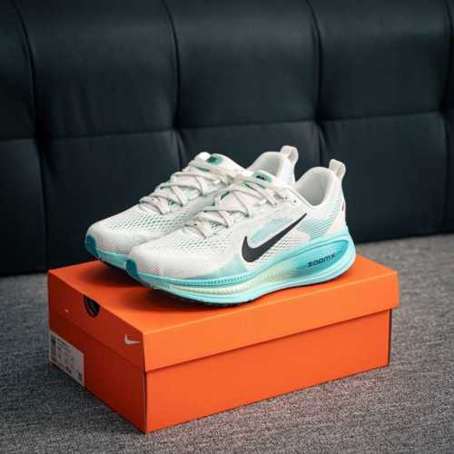 核心私 Nike Air Zoom Vomero 18 全新科技提前原鞋开发 运动跑鞋 区别市面真标版本 必定是官方强力主推款式，真正的Zoom缓震科技嵌入如假