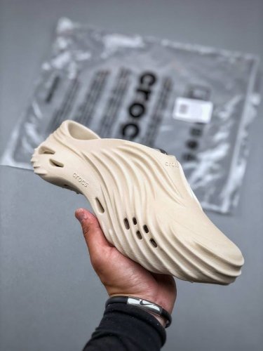Crocs Classic Clog 卡骆驰 包头拖鞋原环保材料,软包无鞋盒美国休闲鞋履品牌 卡骆驰 Crocs Classic Mega Crush Clog