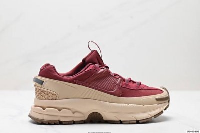 公司级耐克Nike Zoom Vomero Roam 马拉松复古跑五代休闲运动慢跑鞋 采用环保纤维革饰片组合网眼布鞋面材质 升级正确后跟Tpu加固 耐弯折热塑框