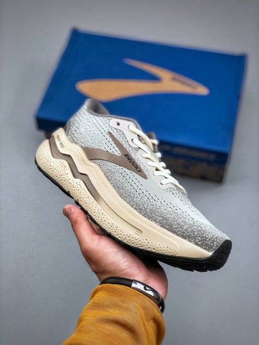 Brooks 布鲁克斯 Hyperion Max 2 超弹轻盈跑步鞋 实拍首发 低帮透气缓震支撑休闲运动慢跑鞋采用改进工程空气网眼组合热熔工艺鞋面材质搭载Dna