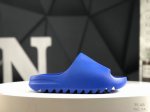 Kanye West Yeezy Slide监狱拖 椰子拖鞋 侃爷再度联乘 采用Eva泡棉式一体成形鞋模 配置鞋底凹埳设计 亦提供缓震及抓地力 货号：Fw634
