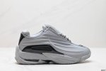 公司级nocta X Nike Hot Step62 耐克 耐磨透气低帮 生活休闲鞋 鞋面以一袭黑色调示人，对于喜欢黑武士风格的玩家来说又多了个新选择，流线型鞋